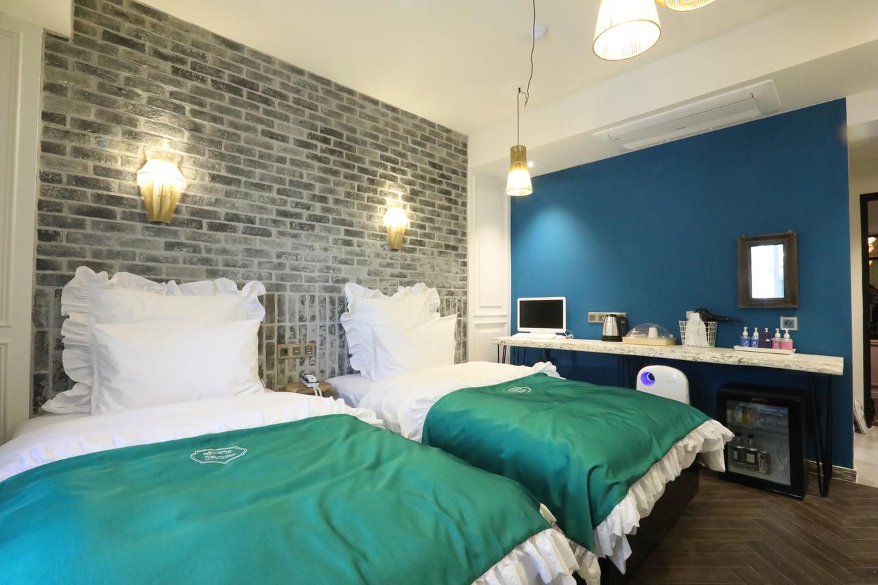 February Stay Gangseo Busan Exteriör bild
